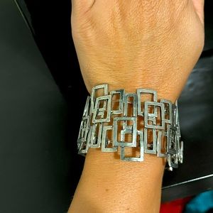 Women’s bracket. Never worn